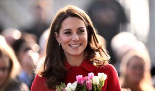Księżna Kate w czerwonym płaszczu. Już go znamy!