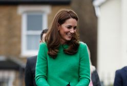 Księżna Kate w soczystej zieleni: roześmiana i szczęśliwa.