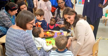 Księżna Kate odwiedziła ośrodek dla matek. Widać już jej ciążowy brzuszek?