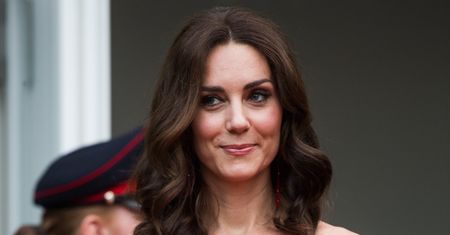 Sekret pięknych nóg księżnej Kate wyszedł na jaw. W Polsce również stosowała ten trik!