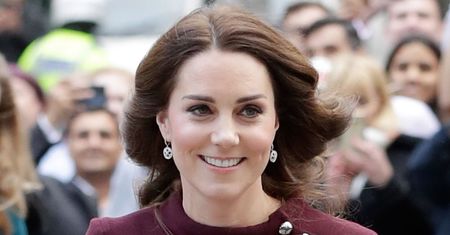 Księżna Kate stawia na mini i uruchamia swoją tajną broń przeciwko paparazzi