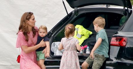 Księżna Kate z dziećmi na rowerach. Rozkoszne chwile!