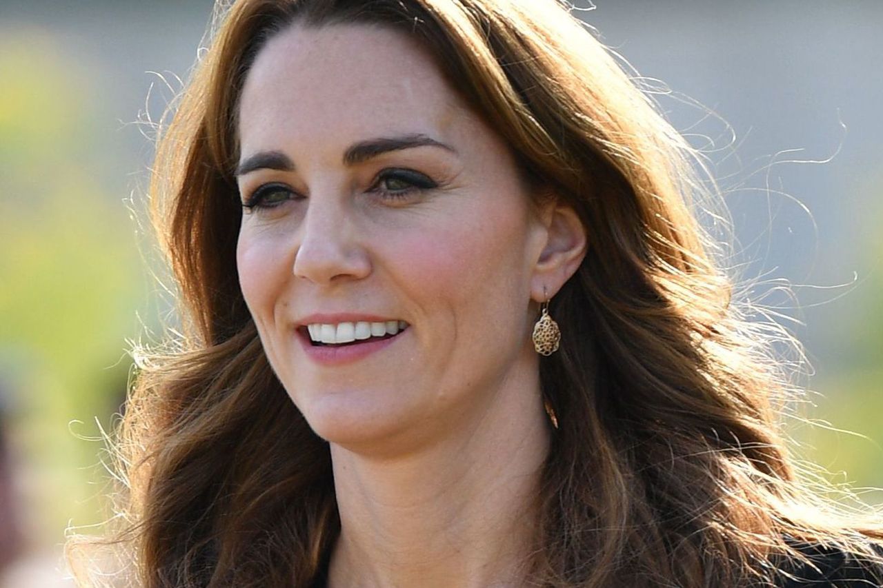 Kate Middleton poleciała do Pakistanu z lekarzem. Fani: "Jest w 4. ciąży"