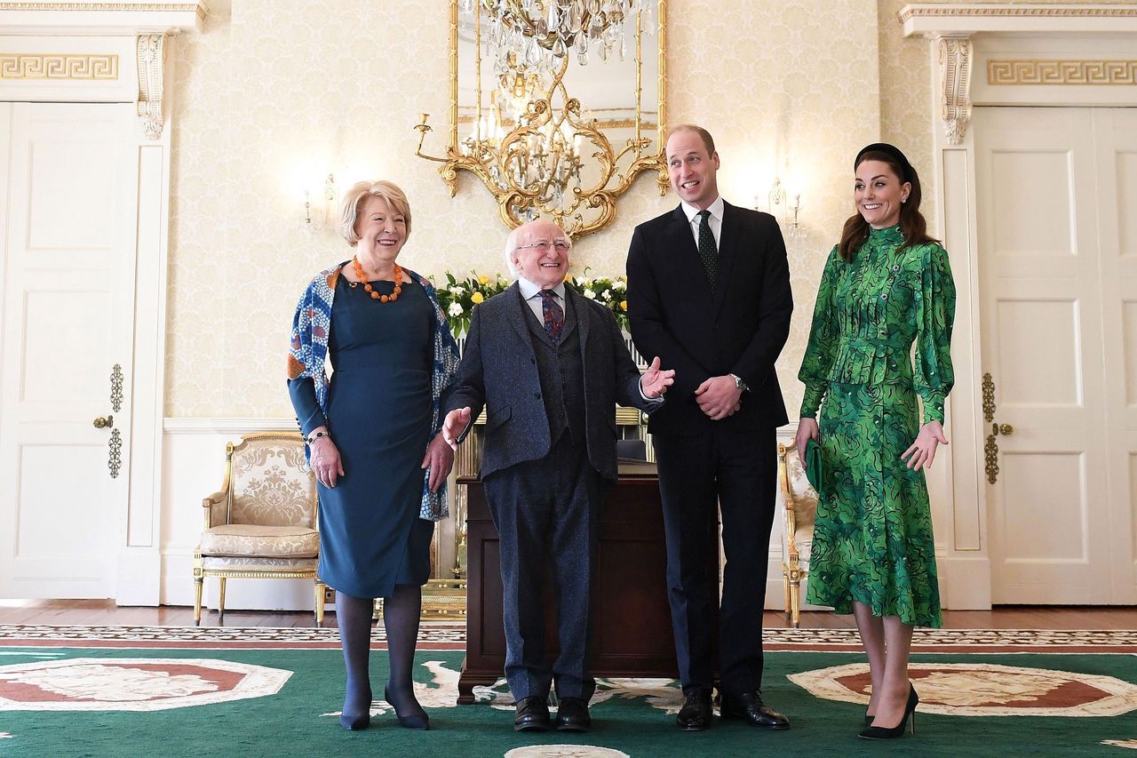 Księżna Kate i książę William z wizytą w Irlandii. Założyła sukienkę w ulubionym kolorze Irlandczyków