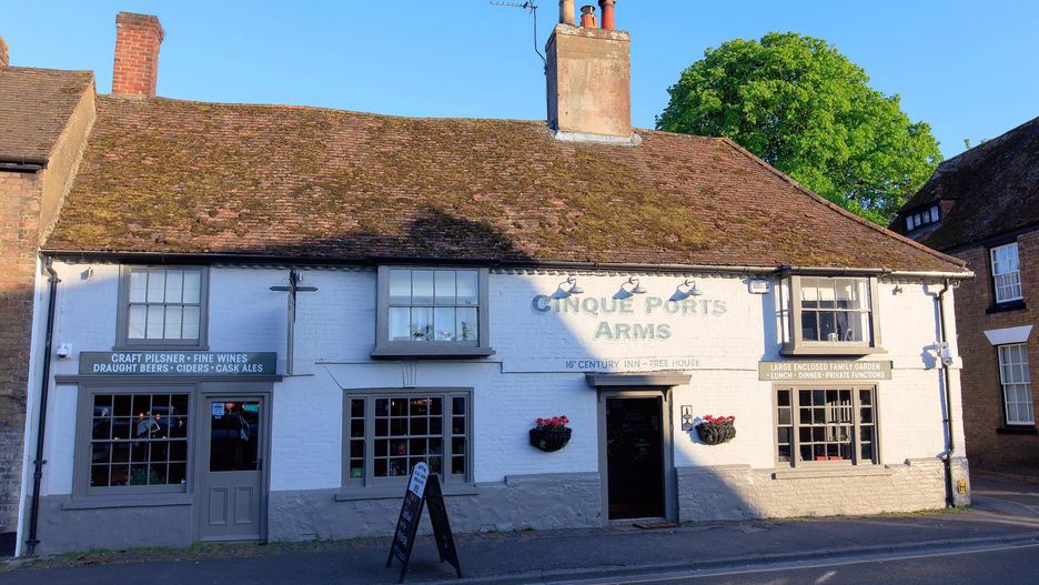 Pub Cinque Port Arms w New Romney istnieje od blisko 700 lat
