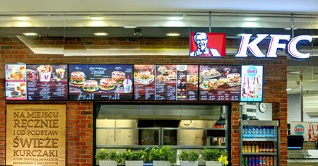 Przebój na giełdzie. Pracowników zastępują maszynami. Wśród odbiorców są KFC i CCC