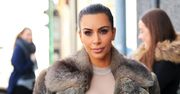 Kim Kardashian w bardzo obcisłym kombinezonie. Trudno uwierzyć, że się w to zmieściła