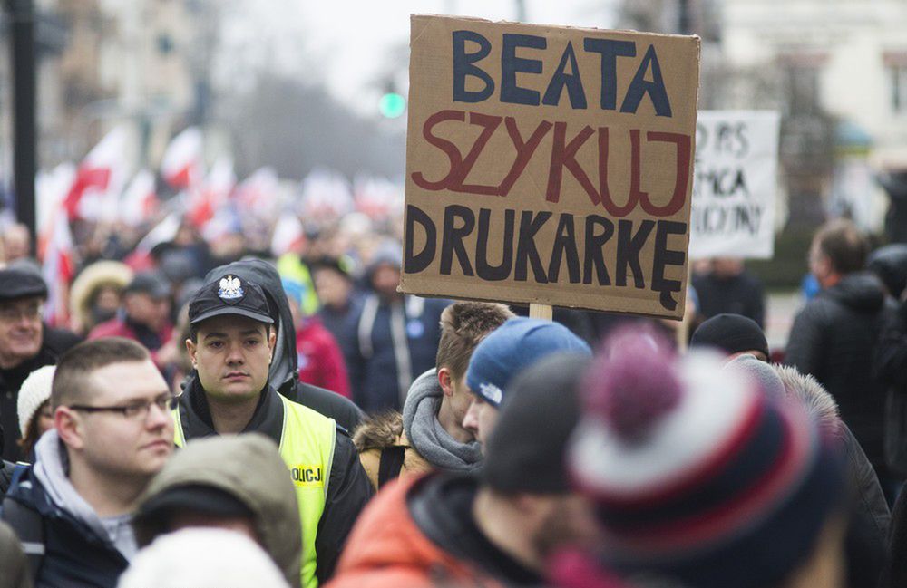 "Beata, szykuj drukarkę". Zobacz najlepsze hasła protestujących