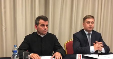 Bójka w parafii w Mnichowie. Proboszcz odpiera zarzuty. "Kiedy mnie bił, nastawiłem mu tylko policzek"