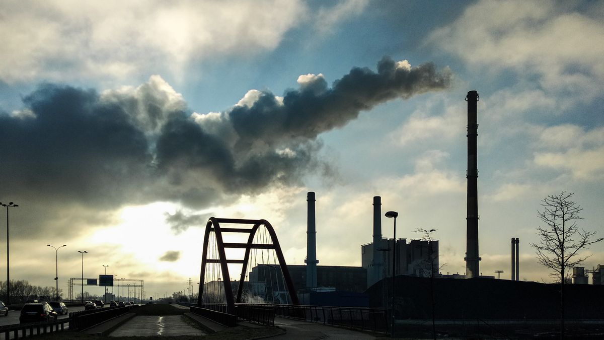 Komisja Europejska chce specjalnym funduszem przekonać Polskę do zielonego ładu