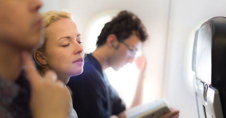 Jak uporać się z jet lagiem? Poznaj sprawdzone sposoby