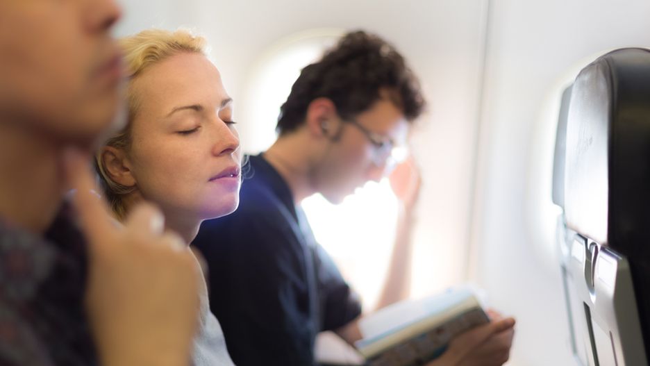 Nie unikniesz całkowicie jet lagu. Musisz go przetrzymać i jak najszybciej przystosować się do nowych warunków.