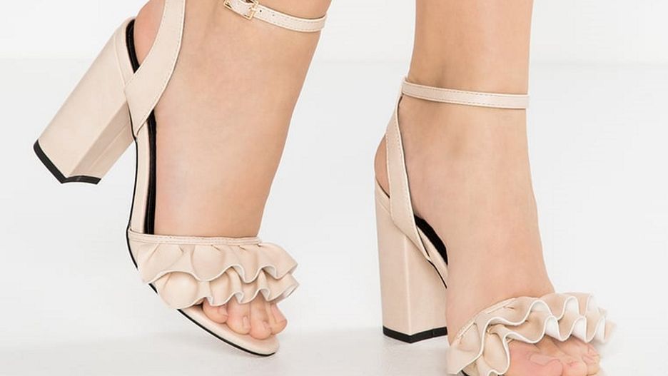 Beżowe buty to idealny wybór na upalne lato