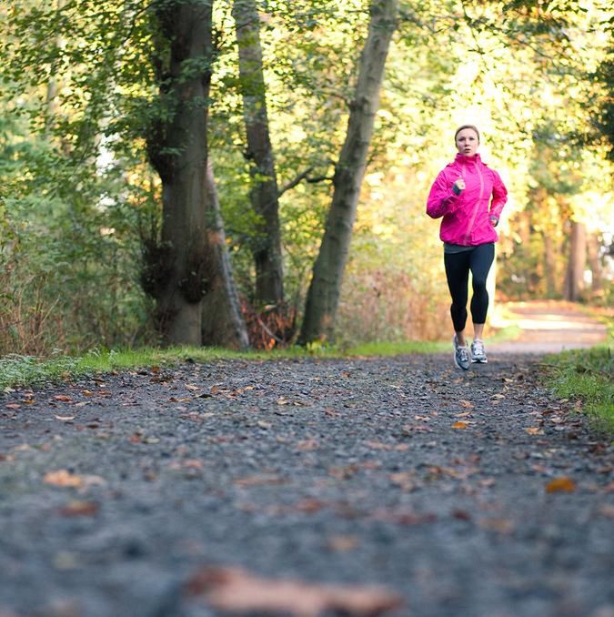 Zdrowe lato - jogging w lesie 