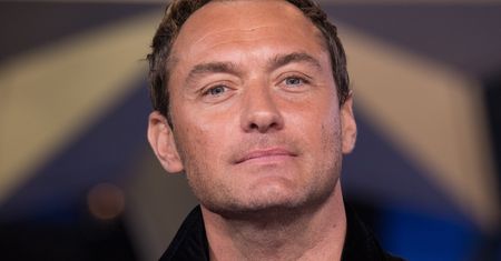 Jude Law znów zachwyca na ekranie. Mało kto wie, jak ciekawe ma życie poza filmem