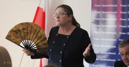 Krystyna Pawłowicz apeluje do rodziców. Każe chronić dzieci przed zdeprawowaniem w Tęczowy Piątek