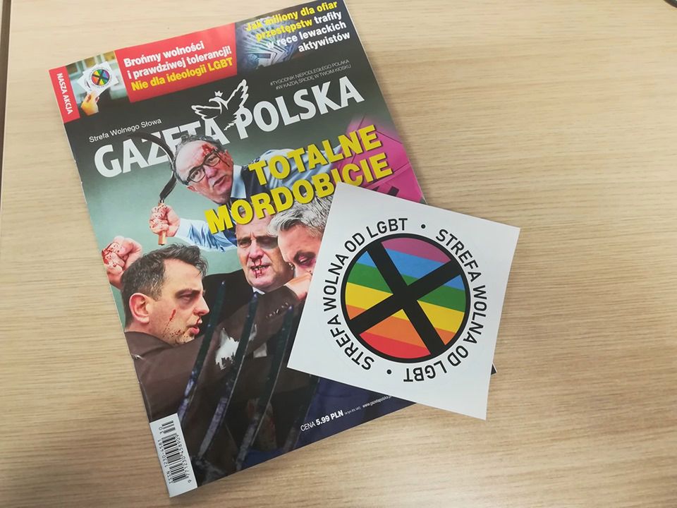 Naklejki "Gazety Polskiej" przeciwko LGBT. Sąd zakazał ich rozpowszechniania