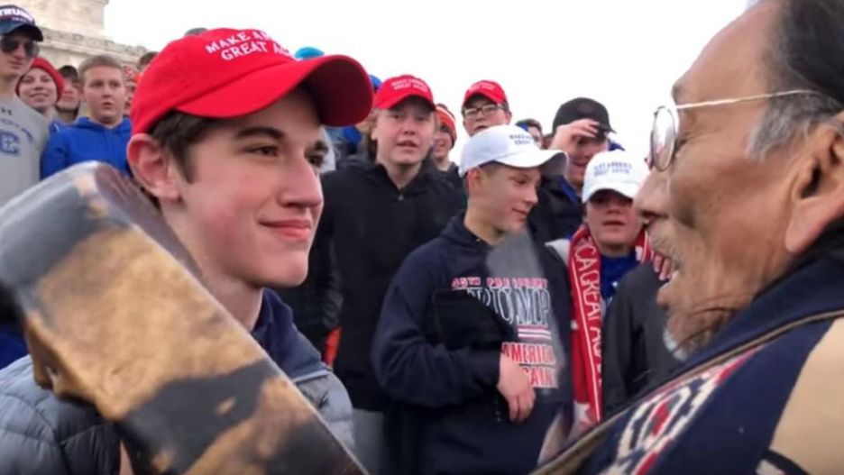 Konfrontacja uczniów szkoły katolickiej z Phillipsem wywołała wielką awanturę w USA