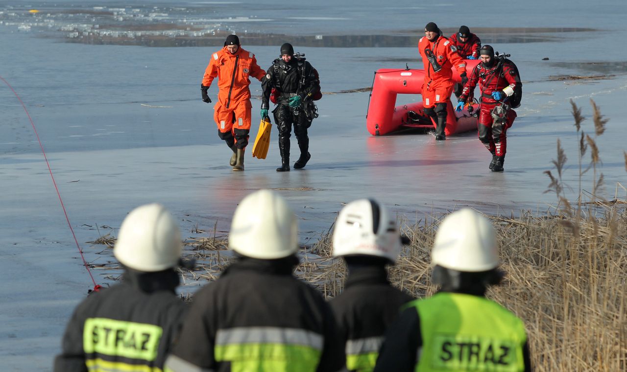 Tragedia na Śląsku. Pod 14-latkami na stawie załamał się lód