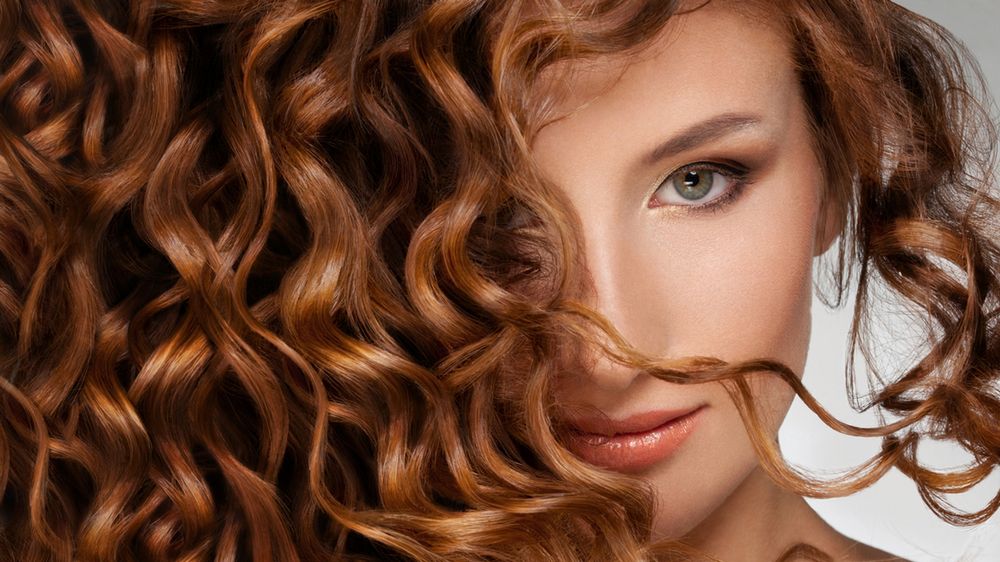 Trwałe loki - poznaj metody, dzięki którym długo będziesz cieszyć się kręconymi włosami