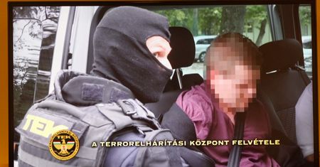 Dwaj policjanci ranni w eksplozji w centrum miasta. Sprawca żądał miliona euro
