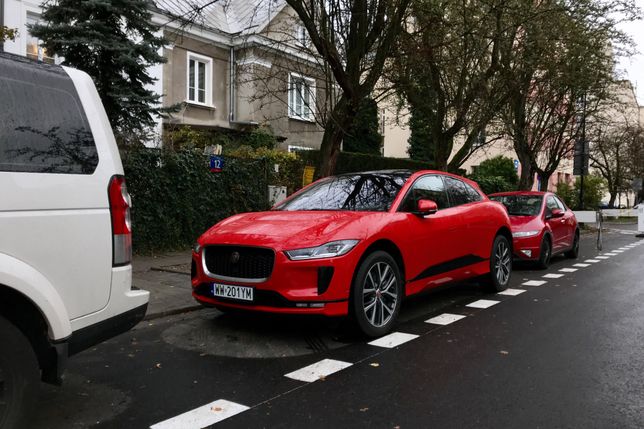 Elektryczny Jaguar I-Pace na ulicach Warszawy  