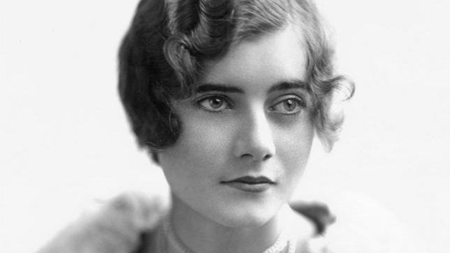 W jaki sposób podejmuje się decyzje o zostaniu szpiegiem? Portret z biografii: ”Dobranoc, Betty Pack”, Howarda Bluma. 