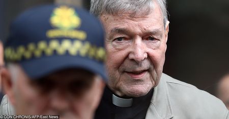 Papież podjął decyzję. Kardynał z zakazem posługi