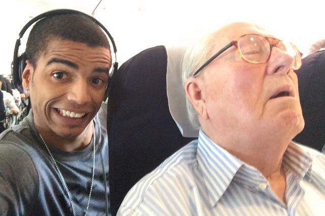 Zrobił selfie w samolocie. Teraz ma poważne kłopoty