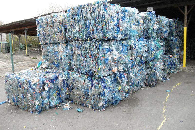 Zamień plastikową butelkę na bilet do kina. Warszawa pierwsza na świecie startuje z recyklomatami 