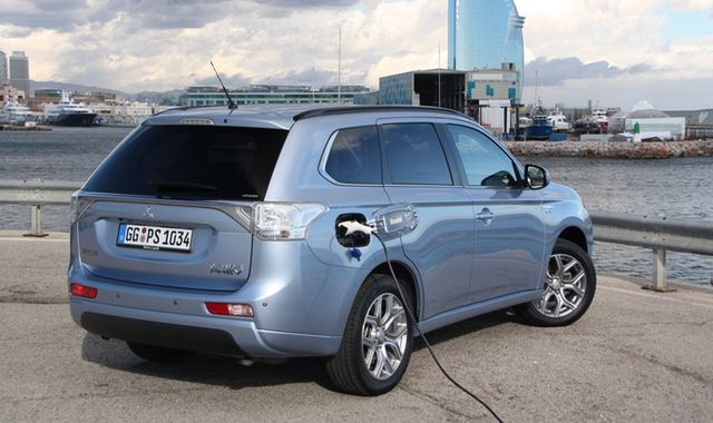 Alternatywą stają się hybrydy, nawet na rynku samochodów używanych 