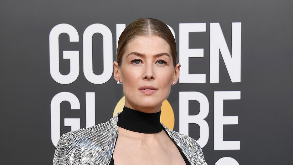 Rosamund Pike na Złotych Globach 2019
