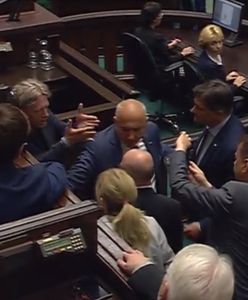 Ochroniarze prezesa znowu w akcji. Utworzyli mur wokół Jarosława Kaczyńskiego