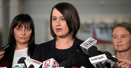 Kulisy przejścia nowych posłanek do PiS. Burza po publikacji WP
