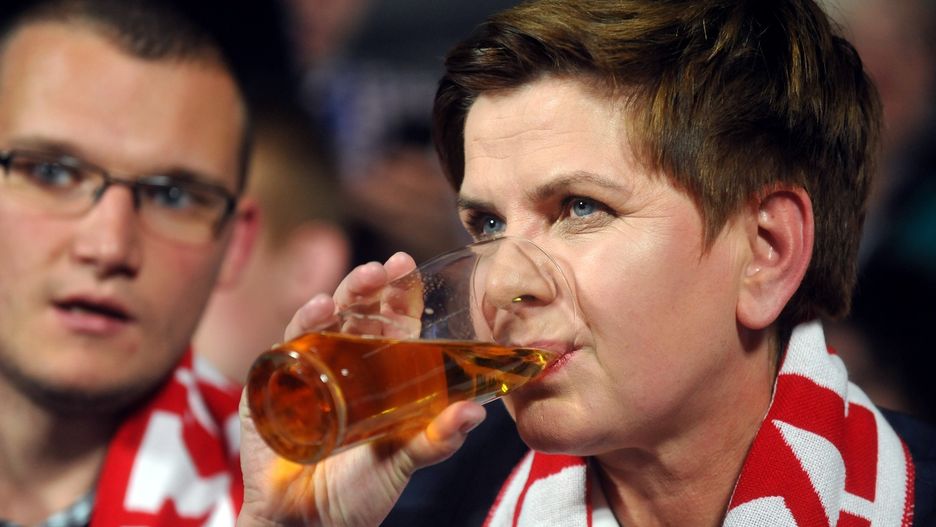 Rząd Beaty Szydło wydał na alkohol o 15 tys. zł rocznie więcej niż gabinet Mateusza Morawieckiego.