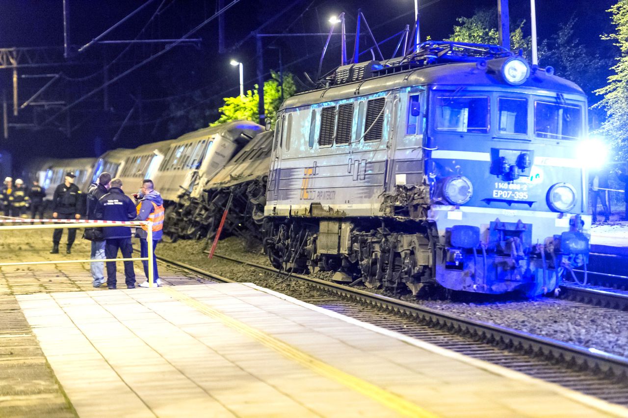 Wypadek w Smętowie. Nieoficjalnie: odpowiedzialny jest maszynista pociągu towarowego