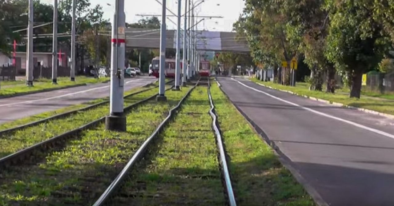 Niebezpieczny efekt upałów. Zdeformowane torowiska i opóźnione pociągi