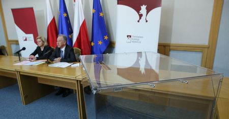 Wybory samorządowe 2018. PKW podjęła decyzję ws. kart do głosowania