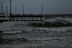 Zamknięte molo, gigantyczne korki i akcje ratunkowe w górach. Pogoda nie była łaskawa