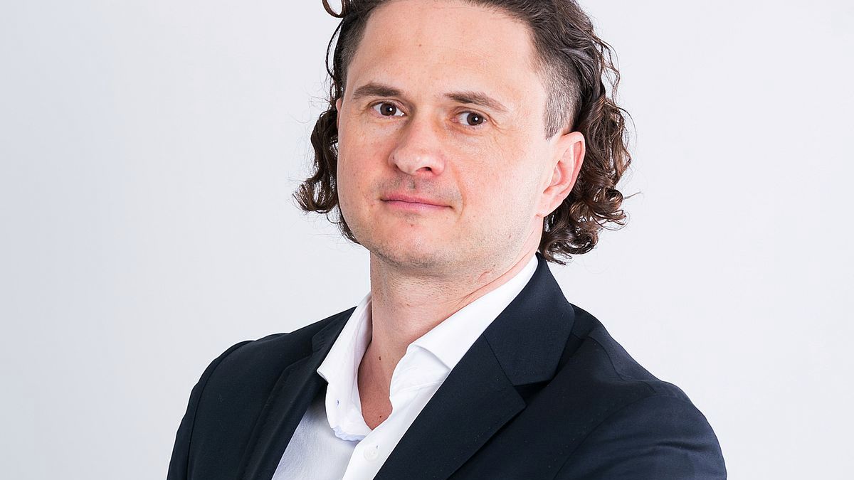 Aleksander Kusz z Totalmoney.pl postawił na edukowanie banków. Tak by być partnerem dla klientów, a nie tylko sprzedawcą kredytów.