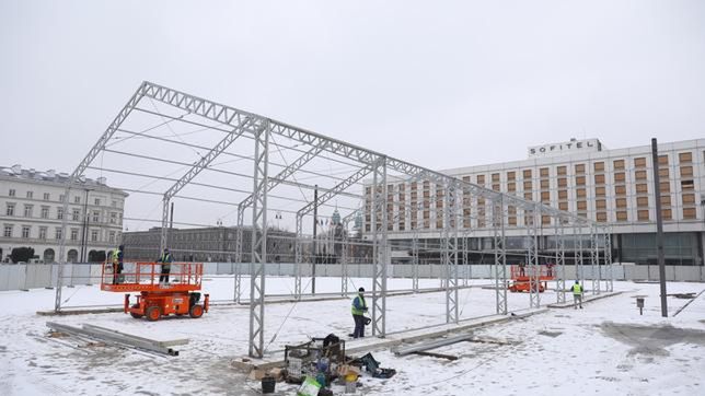 Budowa pomnika na pl. Piłsudskiego