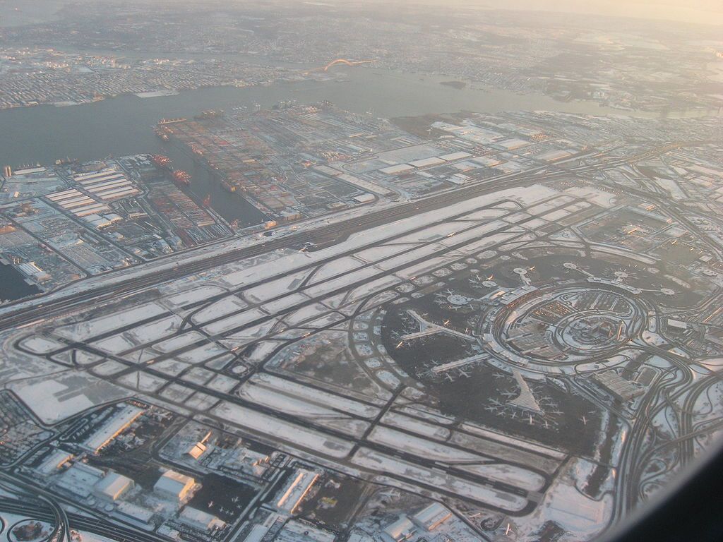 Lotnisko Newark-Liberty (EWR). Jak się dostać do centrum Nowego Jorku?
