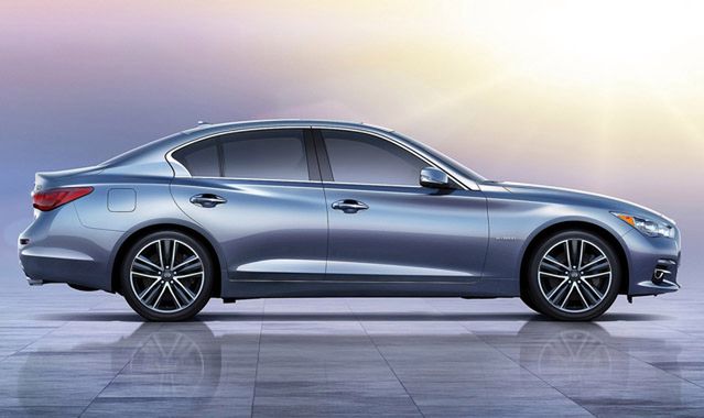 Infiniti Q50 z silnikami Mercedesa