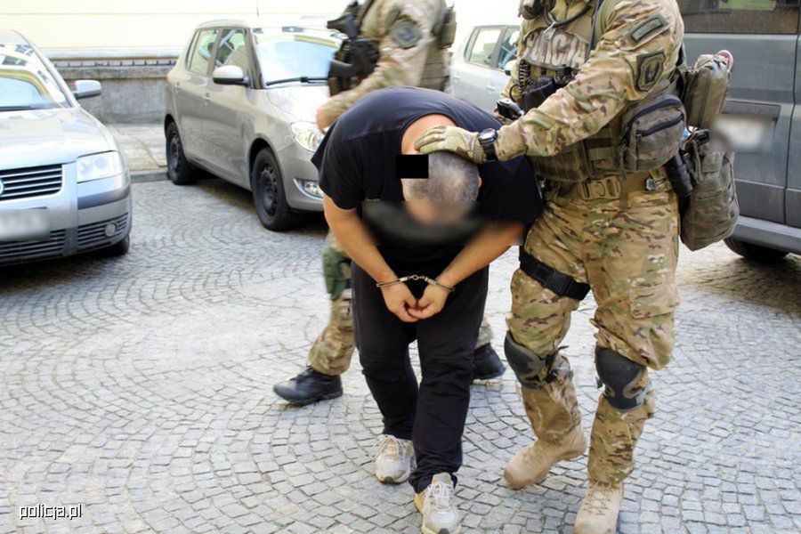 Aresztowano Piotra R. Mężczyzna uciekł z konwoju policyjnego