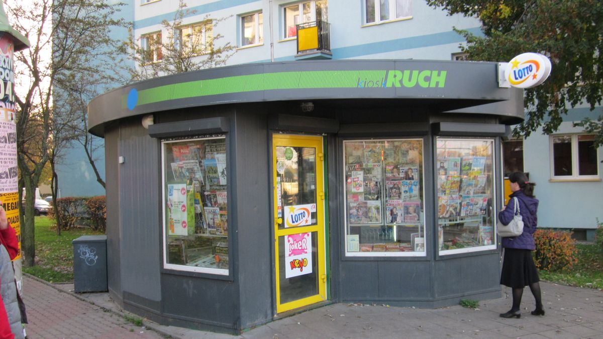 Kioski Ruchu od dekad są na polskich ulicach. Czy znikną? 