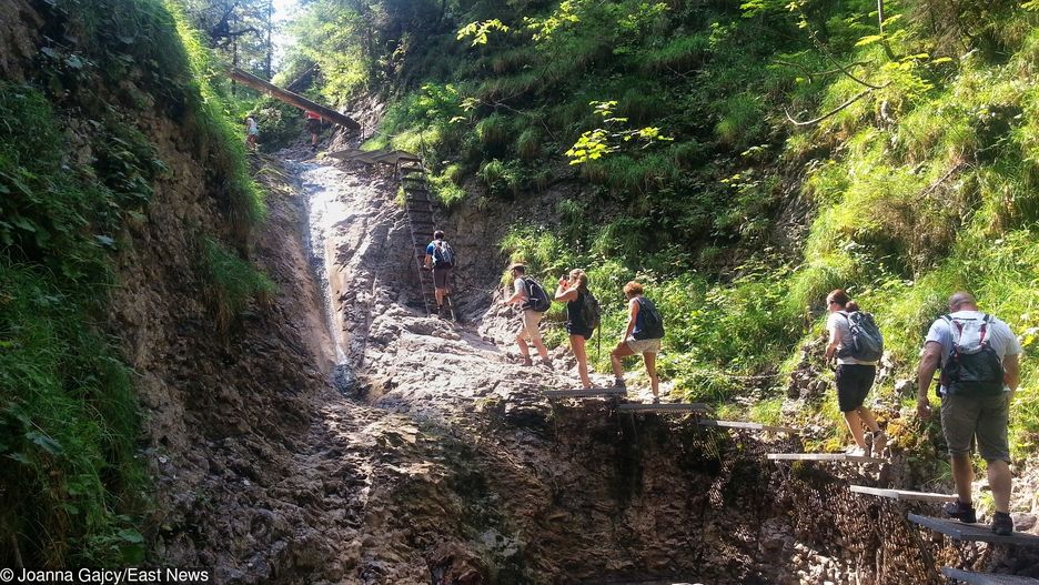Kobieta spadła w przepaść