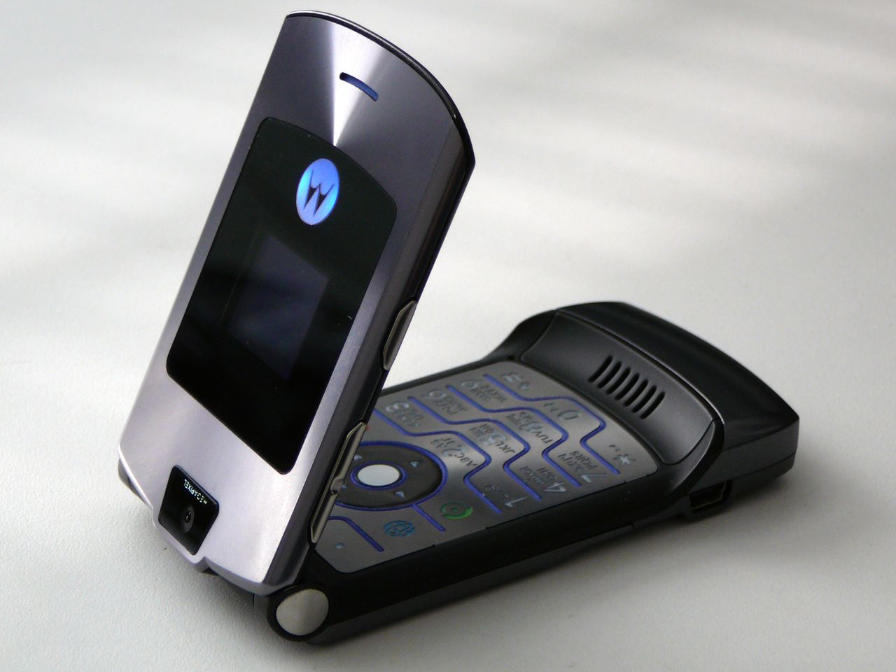 Legendarna Motorola Razr powraca. Jako ekstremalnie drogi, składany smartfon