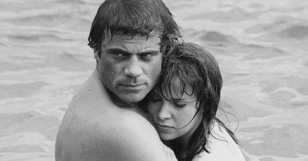 Nałogi ważniejsze niż kariera. Oliver Reed chciał się napić w każdym barze i "zaliczyć" każdą kobietę