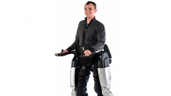 Co przyniesie nam 2012 rok w świecie technologii? Jak zwykle – olbrzymi postęp. Zobaczmy, w których dziedzinach będzie on najbardziej widoczny.

Mimo że naukowcy usilnie pracują nad modelami dla wojska (dzięki którym pojedynczy żołnierz będzie mógł unieść nawet 100 kg ładunku bez większego wysiłku), z egzoszkieletów chyba najbardziej ucieszą się osoby jeżdżące na wózkach inwalidzkich. Widoczny na zdjęciu Rex można już kupić w Nowej Zelandi, a niedługo powinien się ukazać także na rynku europejskim.  Popularyzacja urządzenia powinna przynieść spadki cen i lepszą dostępność dla przeciętnego człowieka.
Dołącz do nas na Facebooku