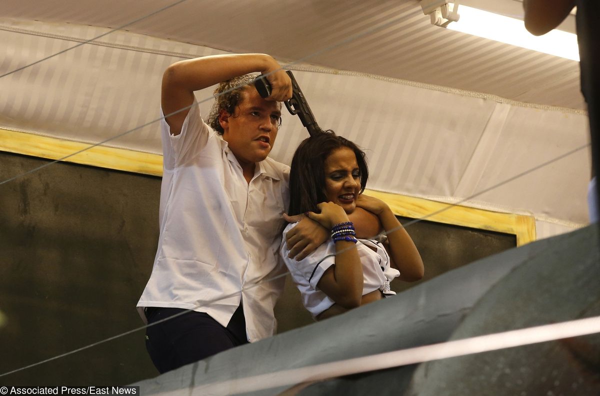 Korupcja zdominowała karnawałową paradę w Rio de Janeiro. Sceny przemocy zagościły na Sambodromie
